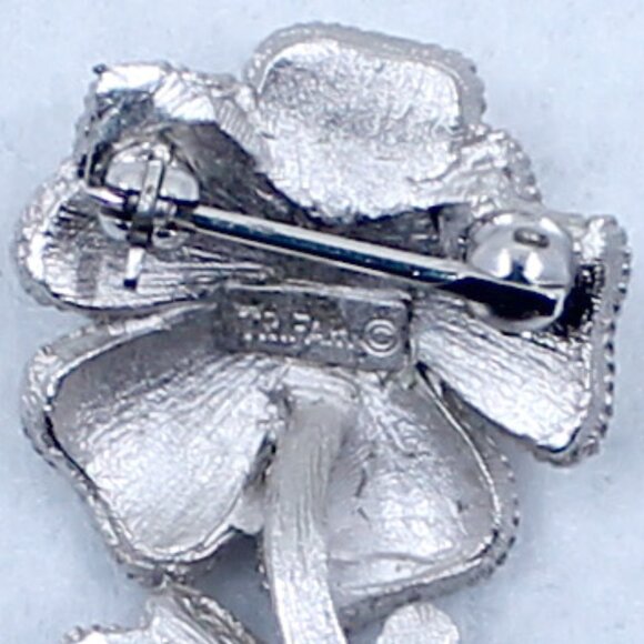 Trifari Silver Tone Blooming Flower Brooch - Dots Edge The Petals For Accent - Picture 9 of 9
